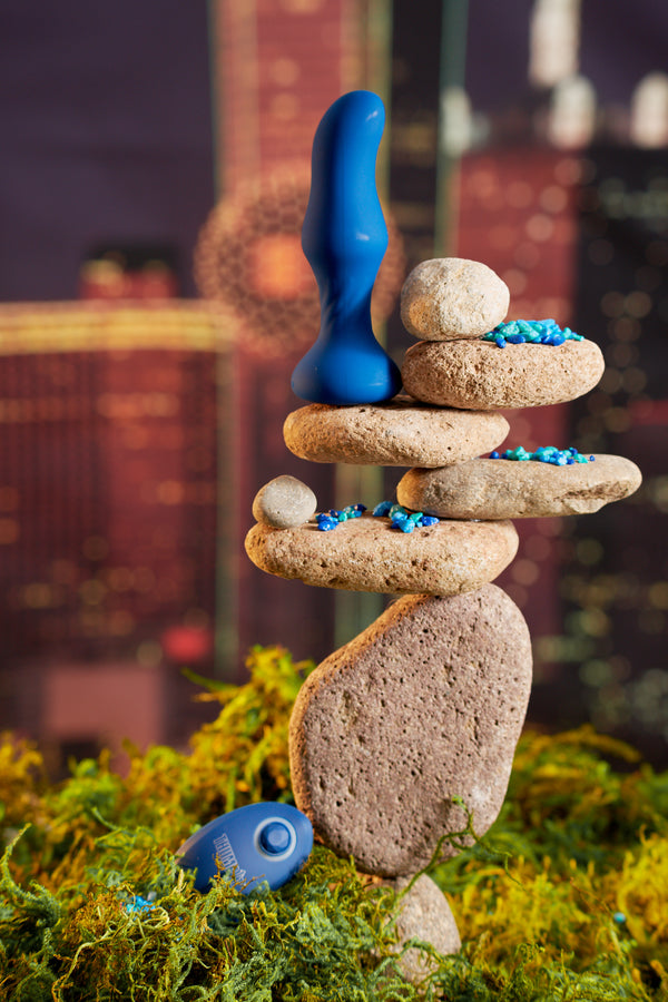 Thump It 7X Slim Curved Thumping Silicone Anal Plug