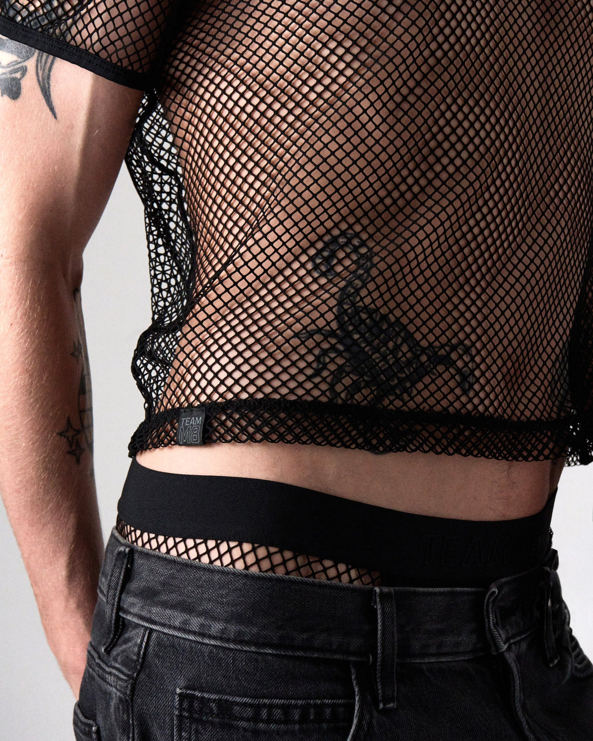 TEAMM8 Edge Net Cropped Tee Jet