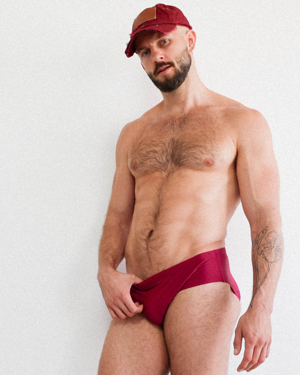 GYMNASIUM THE DISTRESSED CAP MAROON