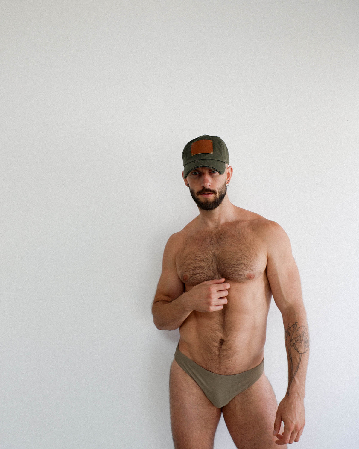 GYMNASIUM THE DISTRESSED CAP OLIVE