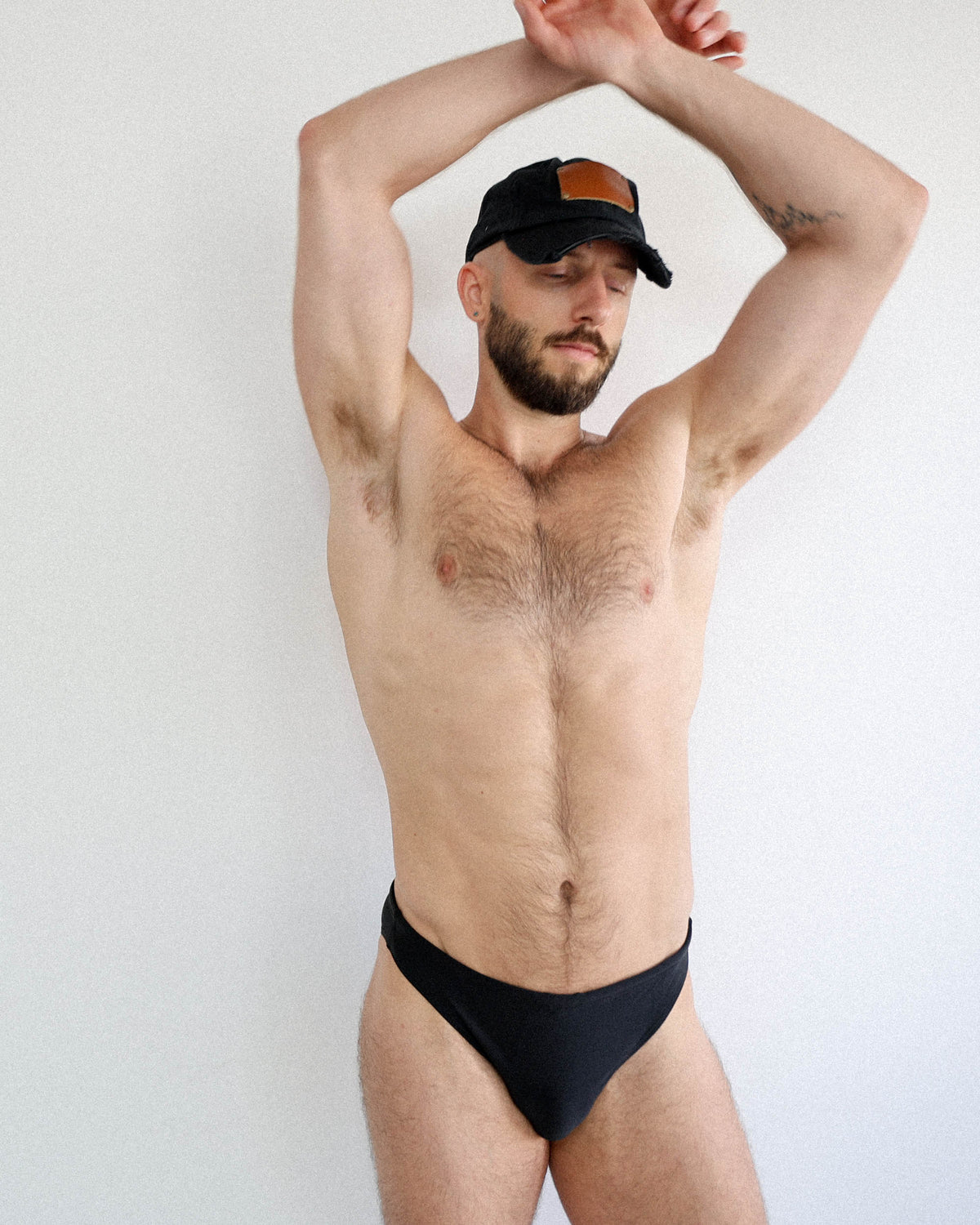 GYMNASIUM THE DISTRESSED CAP BLACK