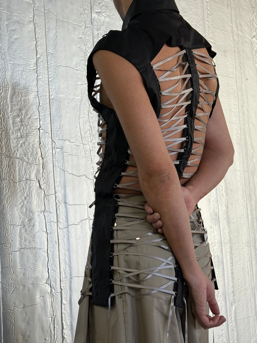 GMBH SAM LACE SLEEVELESS SHIRT