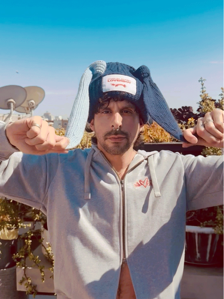 LOVERBOY BY CHARLES JEFFREY CHUNKY Rabbit BEANIE in Blue + light Blue