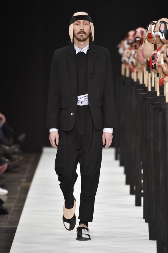 ANTS BLAZER BLACK  by Henrik Vibskov