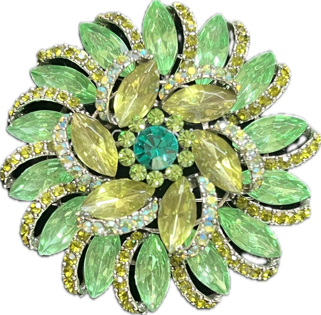 Lot 13: Small green flower pin