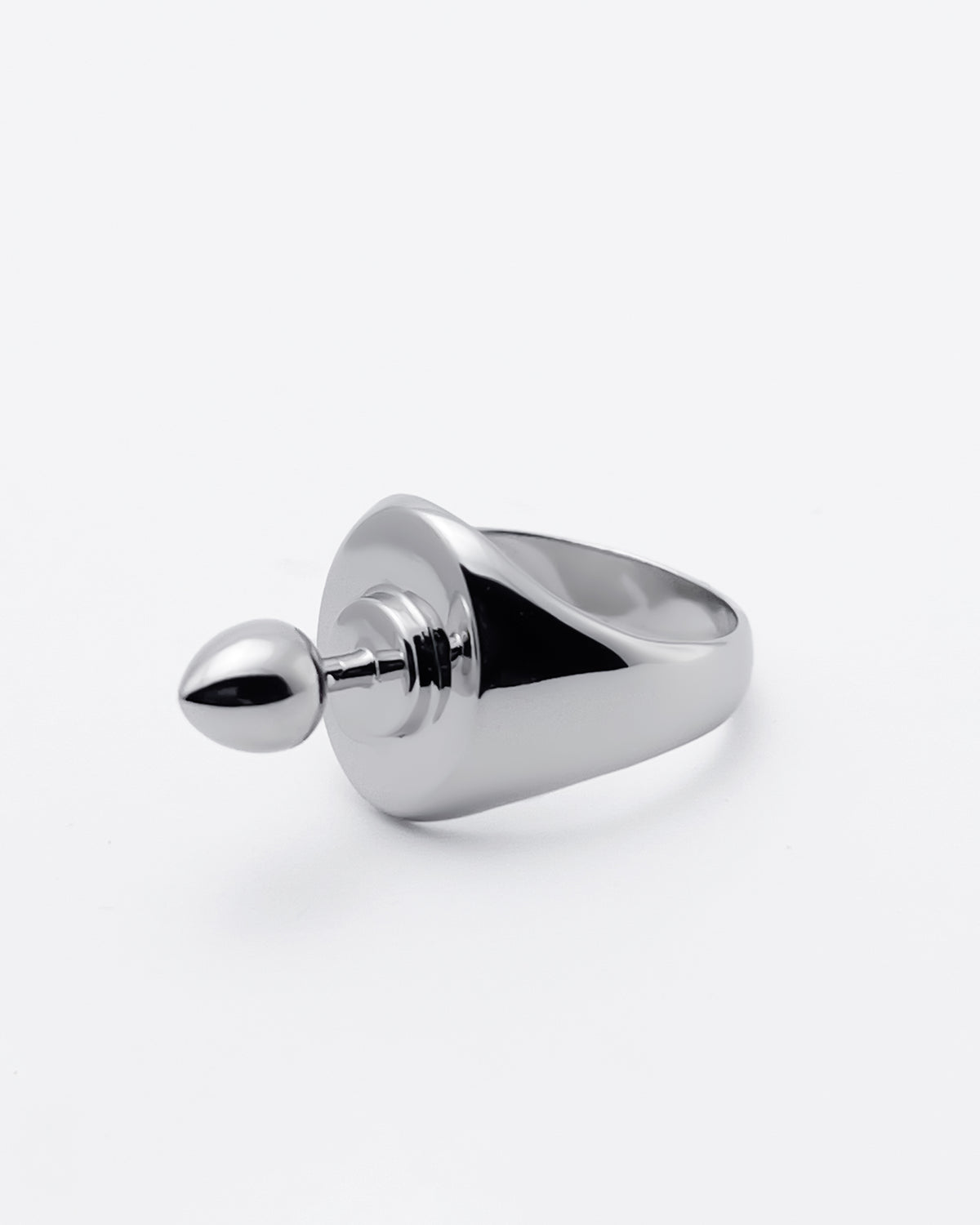 KISKA LAB MINI PLUG SIGNET PLATINUM RING