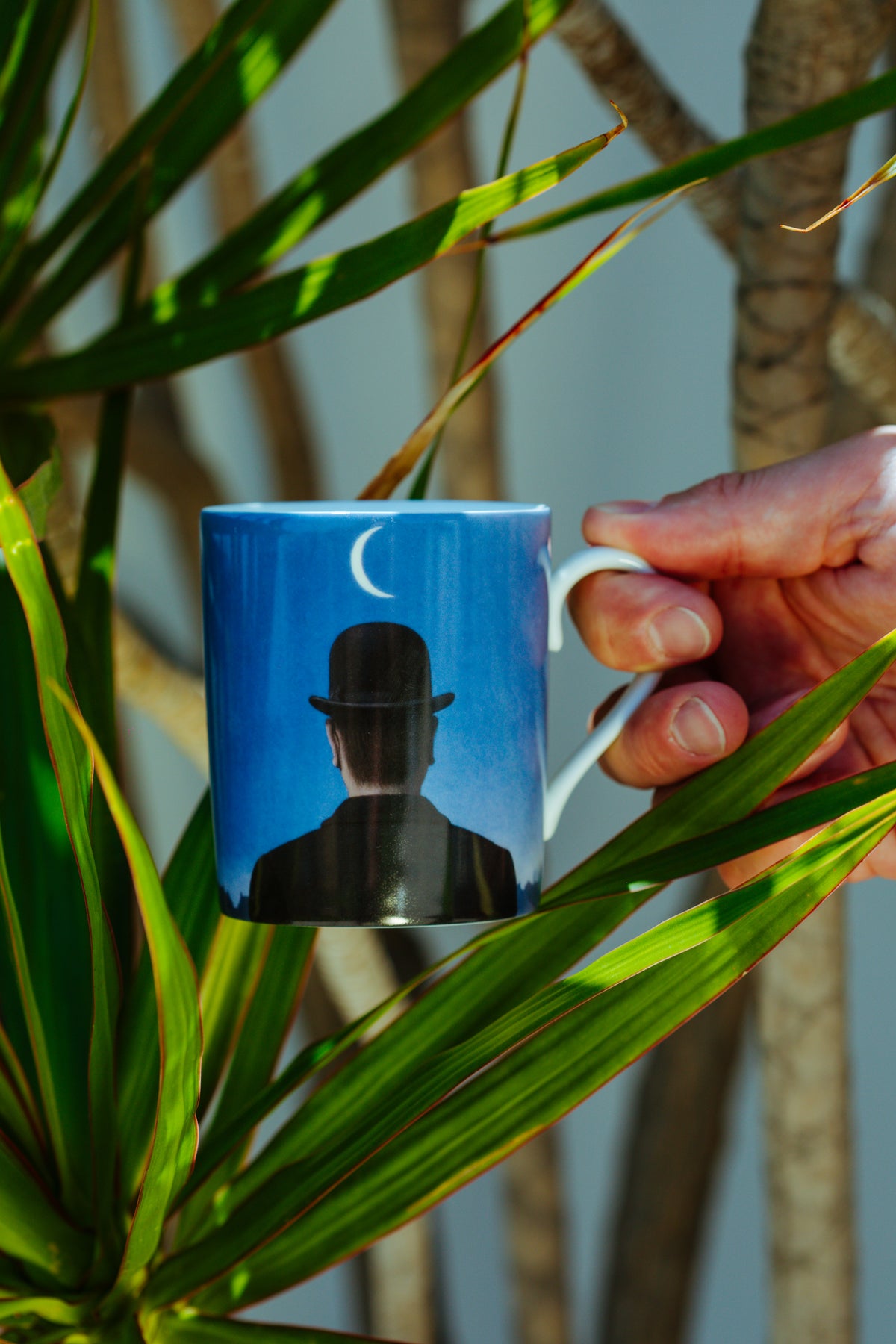 MAGRITTE PORCELAIN MUG LE MAÎTRE D'ECOLE
