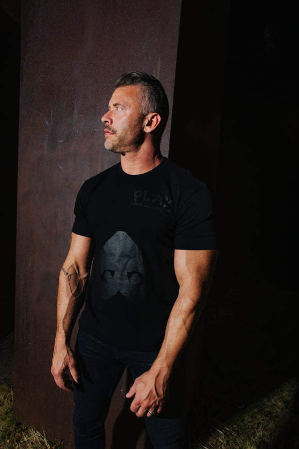 COMME des GARÇONS PLAY Upside down Heart BLACK T-SHIRT