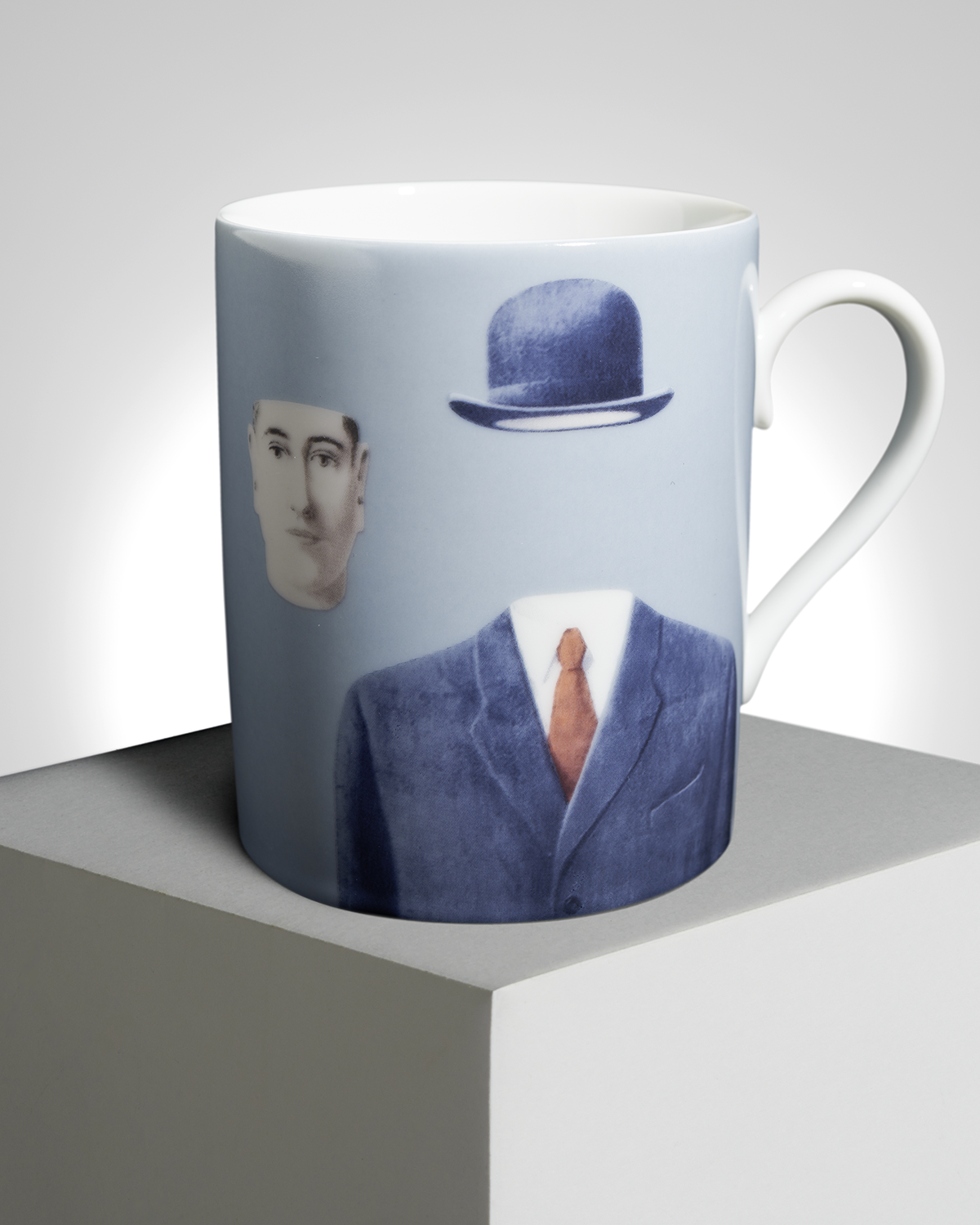 MAGRITTE PORCELAIN MUG LE PÈLERIN BLUE