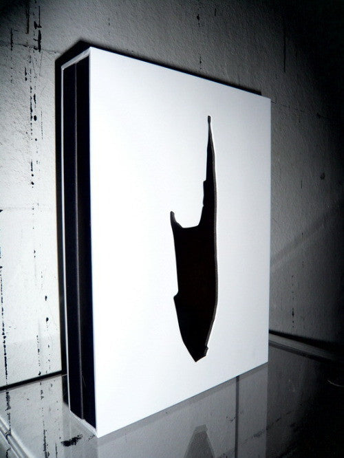 Robert Knoke: Black Material